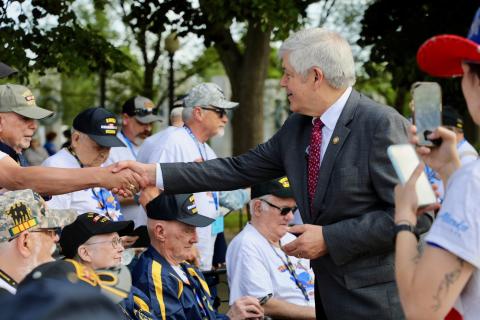 Congressman Bentz Joins Honor Flight (1)